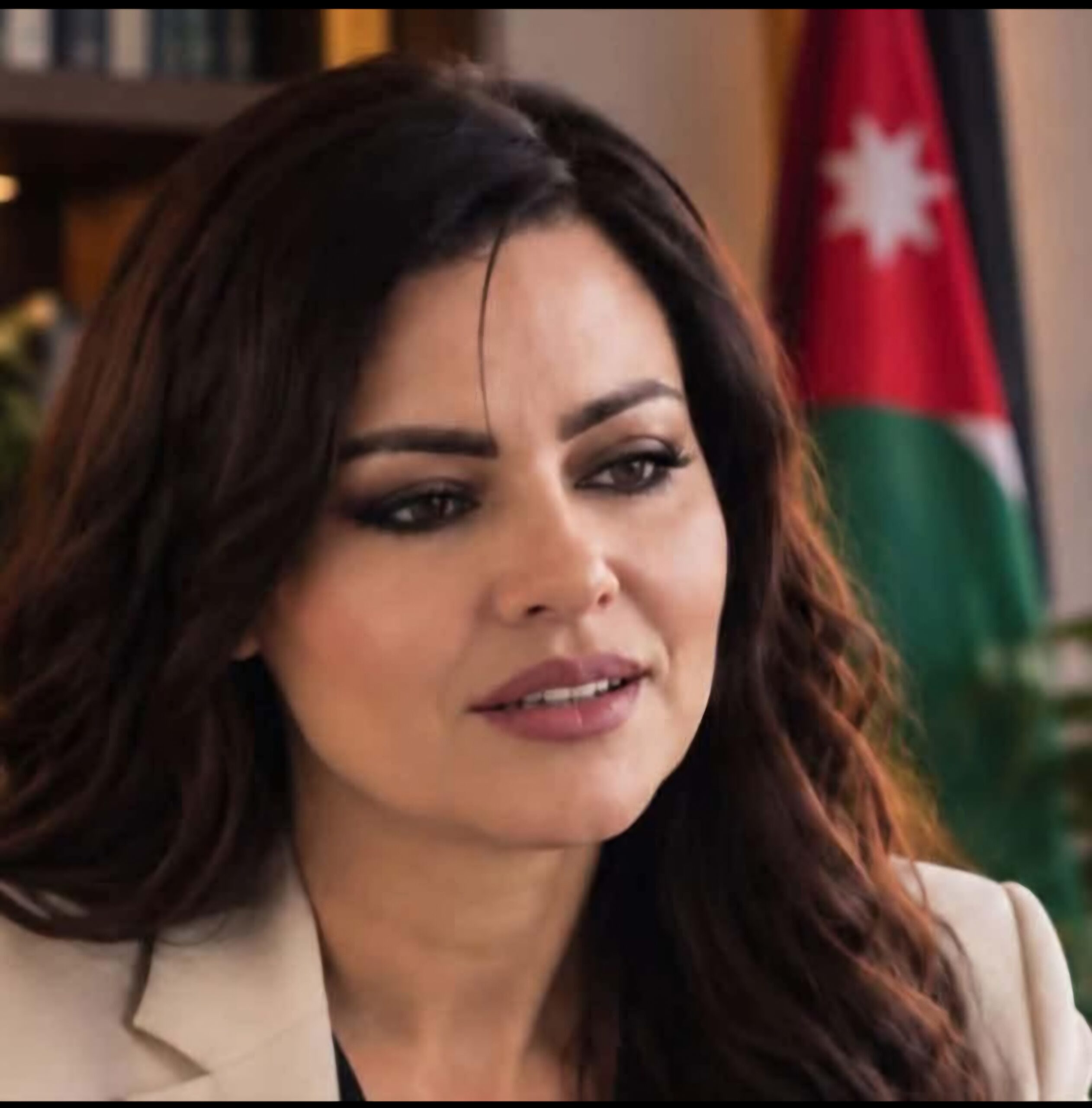 صورة الكاتبة د. ليال عبسوه