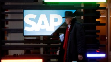 شعار شركة SAP في دافوس، الصورة المرفقة بتقرير عن نماذج الذكاء الاصطناعي