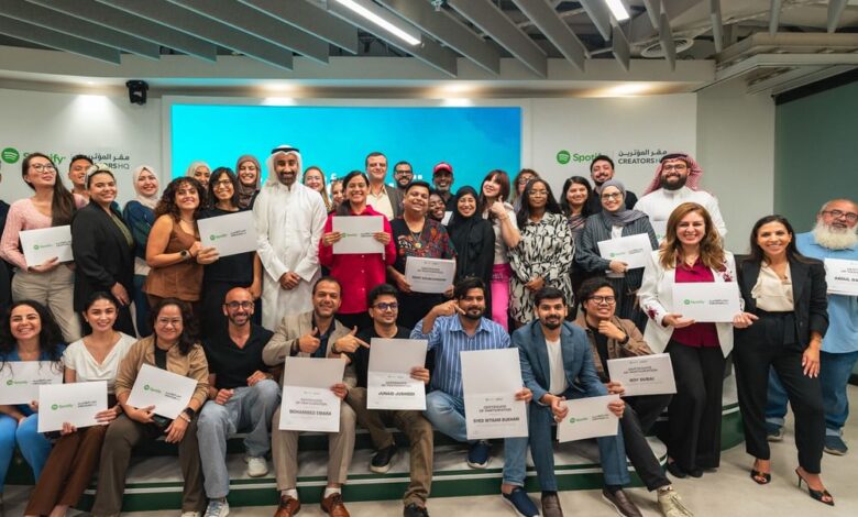 مشاركون في برنامج Spotify School of Podcasting في دبي